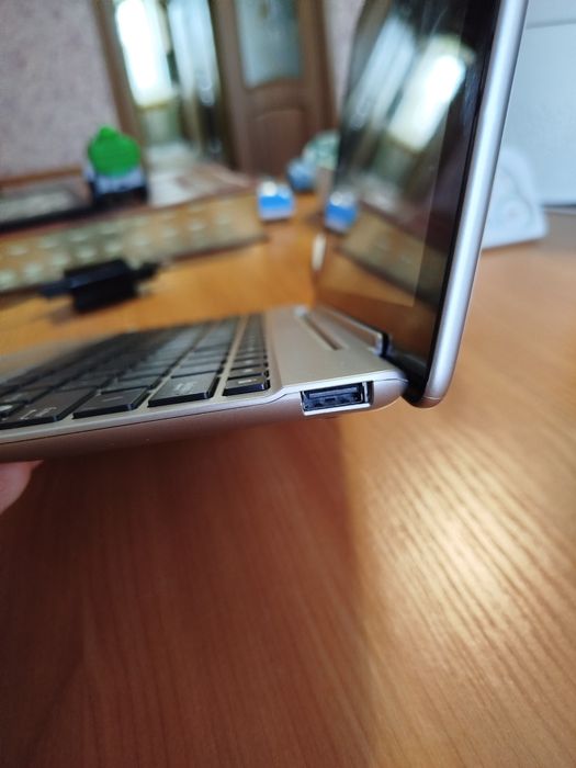 Планшет з клавіатурою