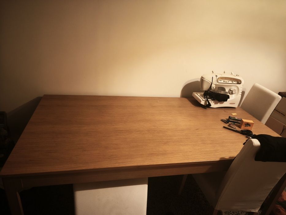 Mesa extensível 1,80  a 2,3mts pode ir com 4 cadeiras