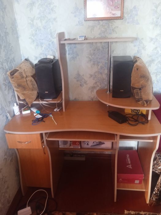 Продам стол для компютера