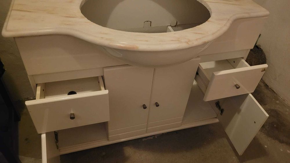 Móvel WC com lavatório e torneira