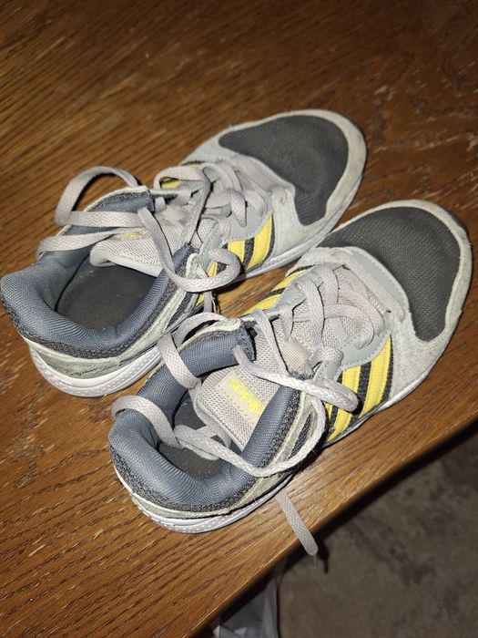 Buty adidas szare