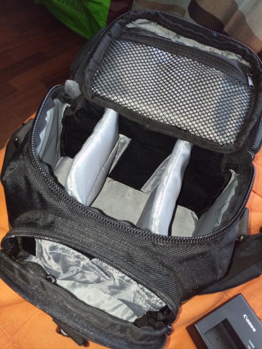 Máquina fotográfica CANON EOS 1200D (Com pouco uso)

INCLUI TAMBÉM:
-