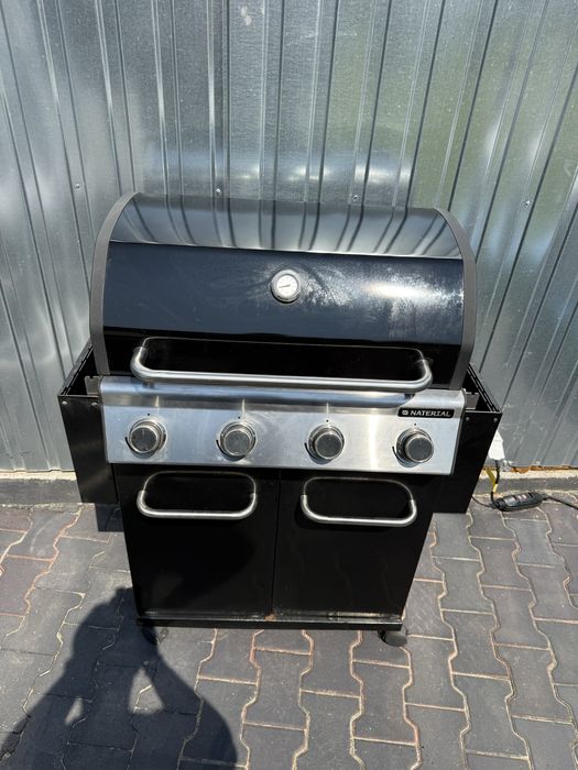 Sprzedam grill gazowy .