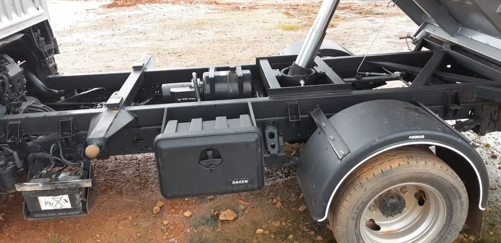 Toyota Dyna [M35.25] 
3.0L [D-4D] 144HP 
- [Tri-Basculante] 
- Bascula