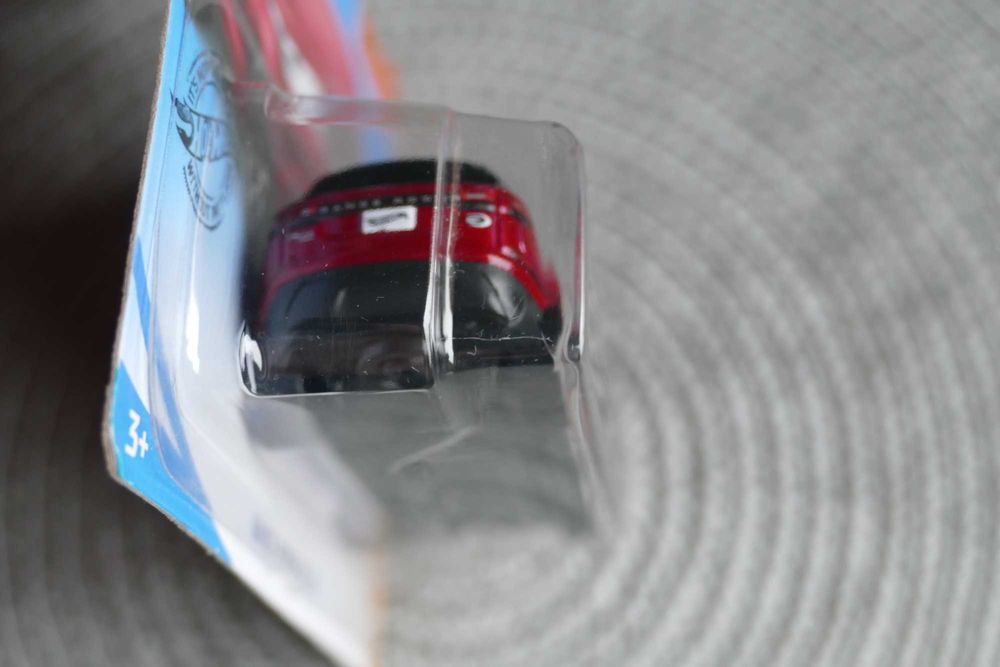 Hot Wheels autko "Resorak" RANGE ROVER VELAR edycja 2020r.