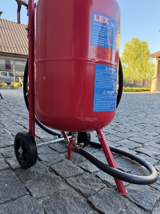 Мобільний піскоструминний сифонний апарат 38 літрів