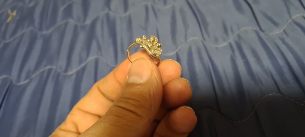 Серебрянная кольцо с белыми камнями 925 пробы, размер 18,5- 19.