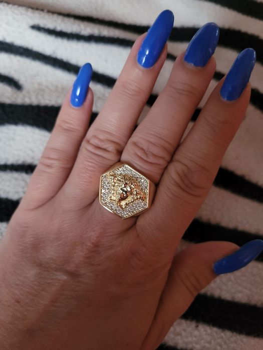 Pierścionek w stylu versace