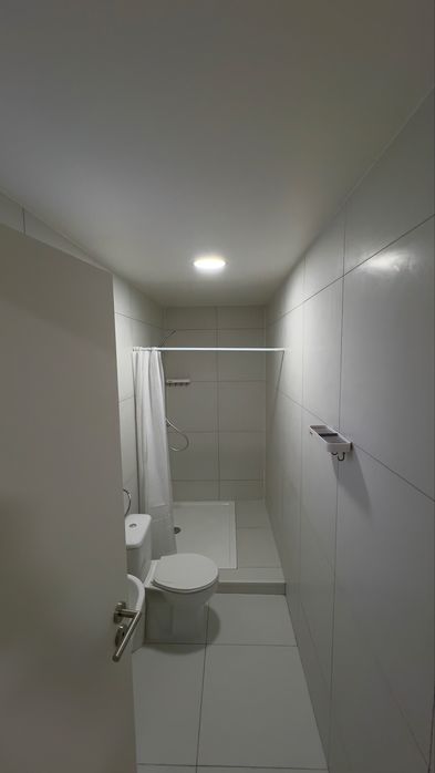 Arrendo quarto de SOLTEIRO ( uma pessoa )