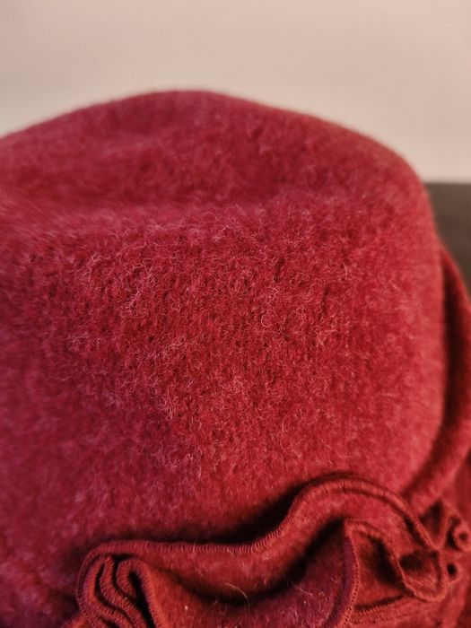 Miękki czerwony kapelusik wełniany Bożena Rabionek ²³⁶