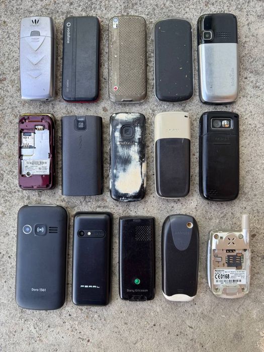 Старенькі кнопочні телефони-не дорого