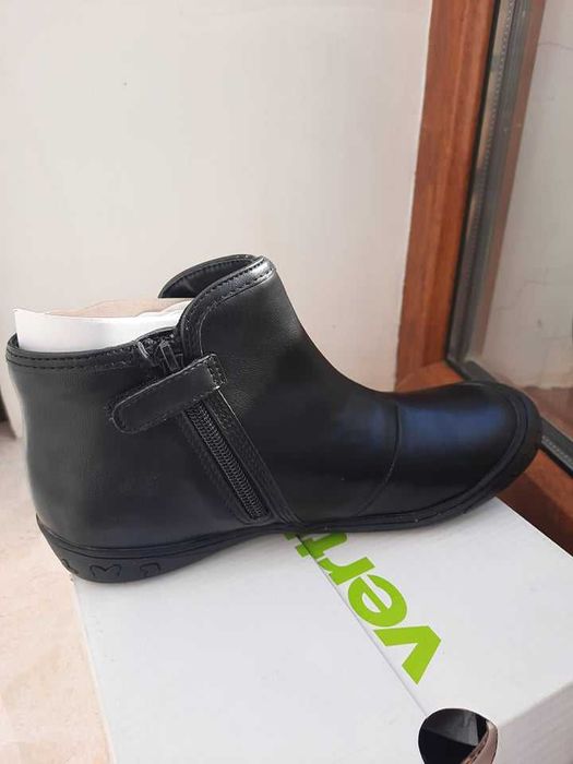 ботинки, черевики для дівчинки 37 разм по 600 грн