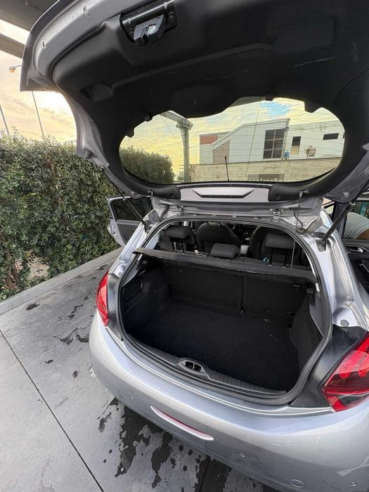 Peugeot 208 usado — photo 2