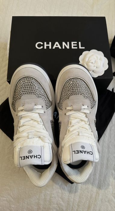 Очень красивые кроссовки от Chanel