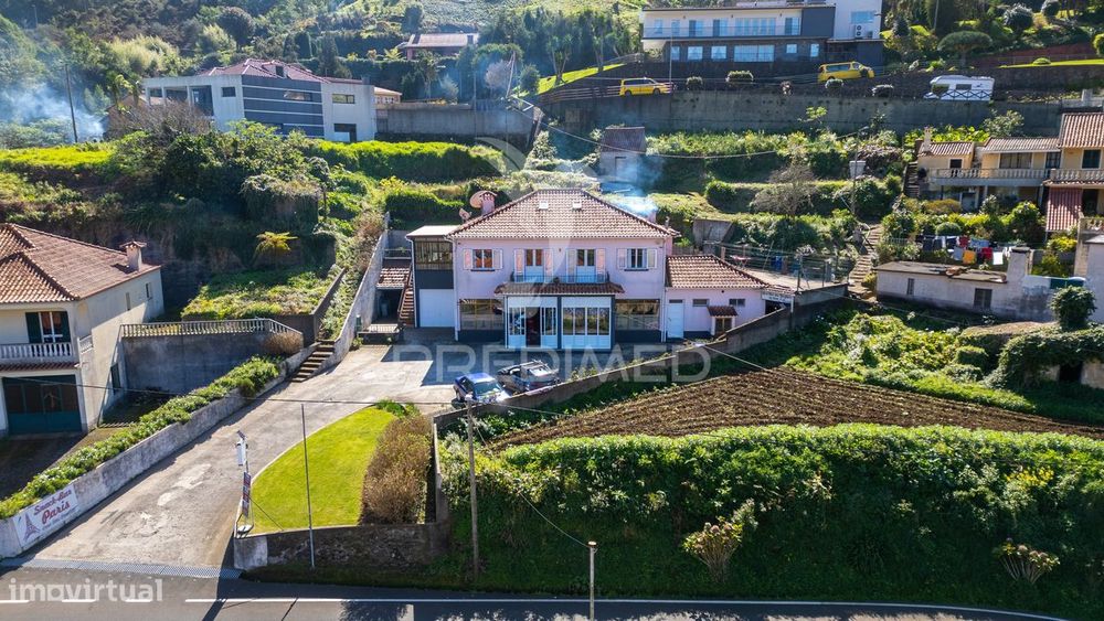 Moradia T3 e Restaurante em Machico