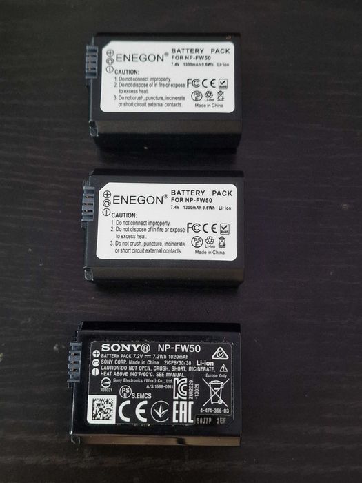 Sony A6500 w/ 16-50mm f/3.5-5.6 kit lens + 3 baterias