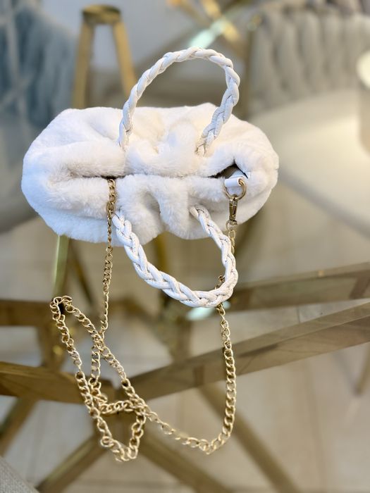 Malas de mão em junco e pele varias cores