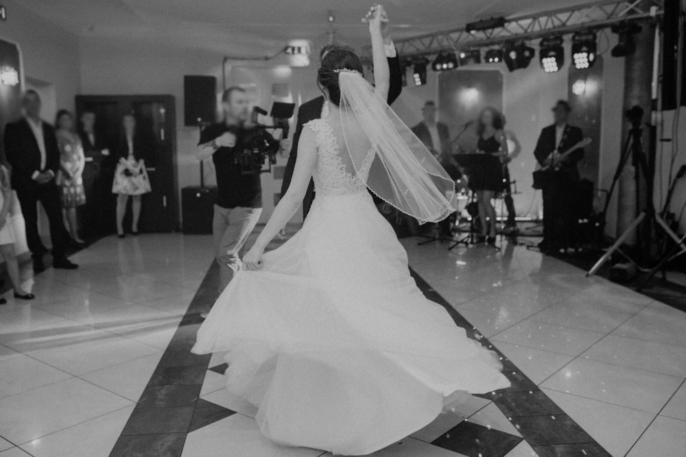 Suknia ślubna r. 34 36 kość słoniowa Stella Estelle + welon