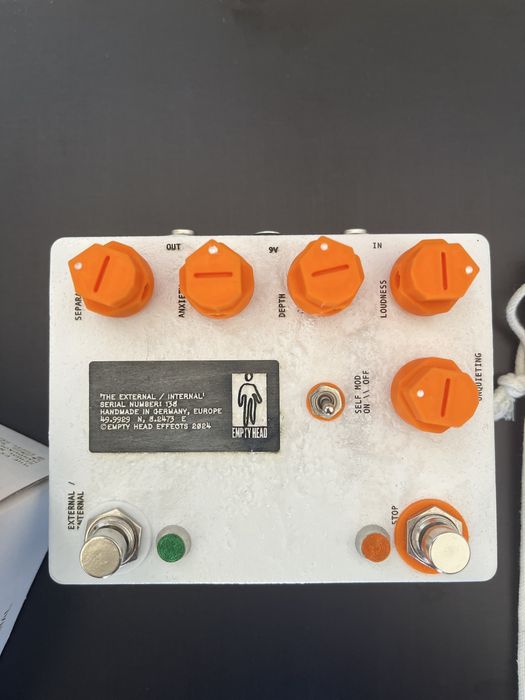 empty head effects the external/internal pedal efeito