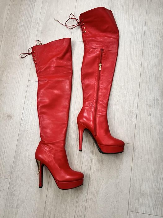 Жіноче чобоии ботфорти