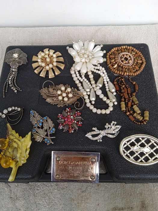 Кольца брошки и бусы ретро