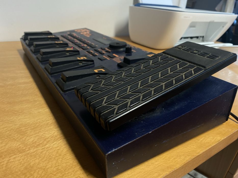 VINTAGE Boss GT5 - em bom estado!