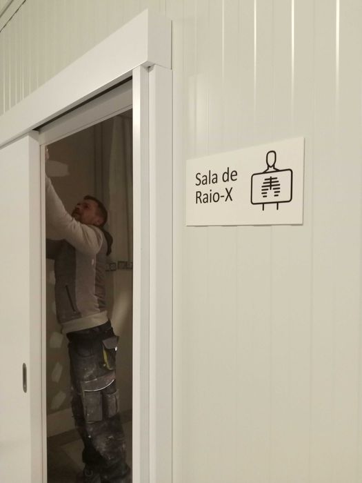 Porta blindada para RaioX com visor Plumbifero