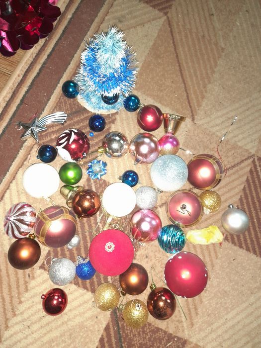 Продам ялинкові  іграшки