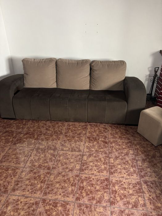 Sofá e poltrona 3+1 e 2 bancos