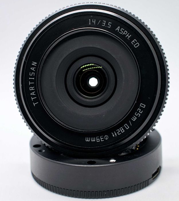 Objetiva autofocus TTartisan 14mm F/3.5 para Fuji X
