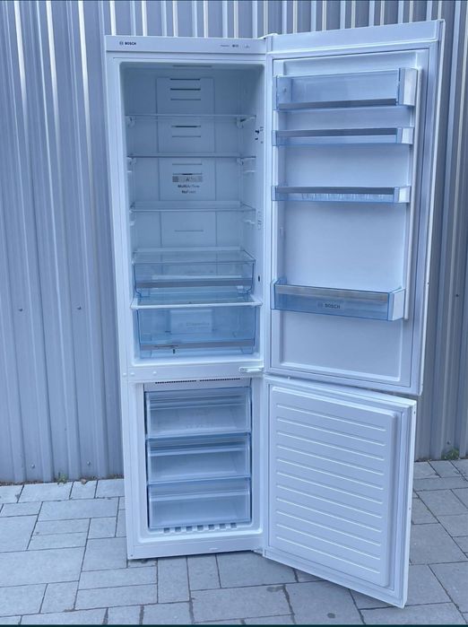 Продам двухкамерний холодильник Bosch KGN39XW30.NoFrost.2023 рік