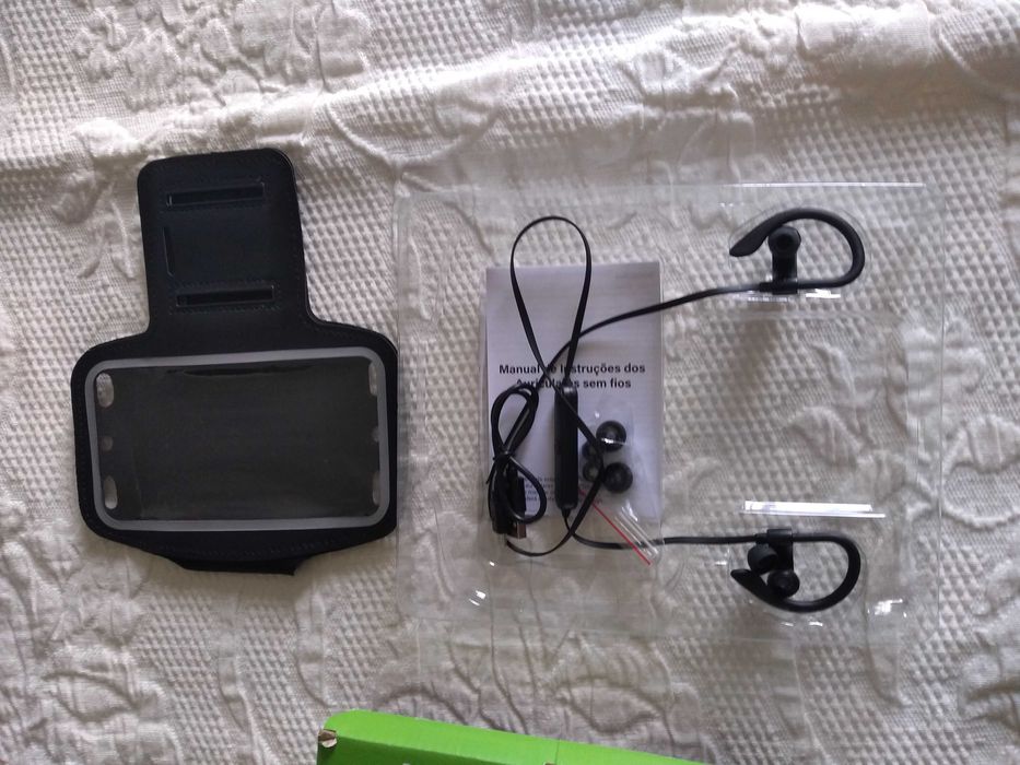 Pack desportivo de auriculares s/fio e braçadeira, NOVO!