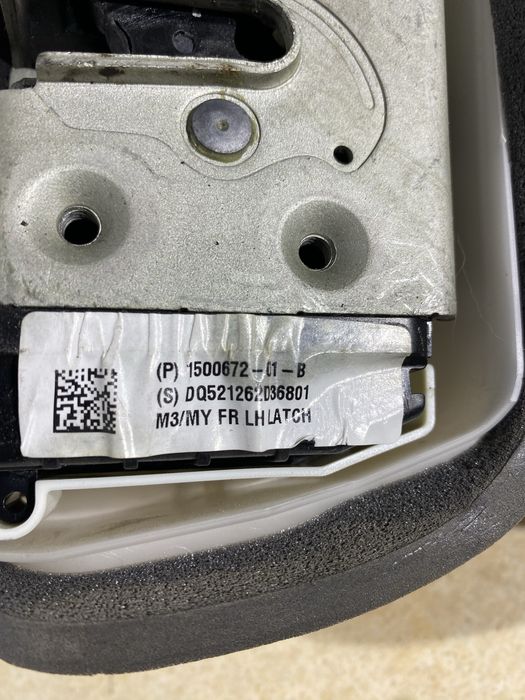 Tesla Model Y 3 замок дверей