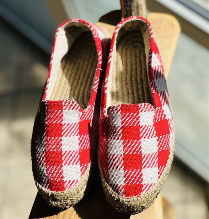 Manebi Philosophy. Espadryle.