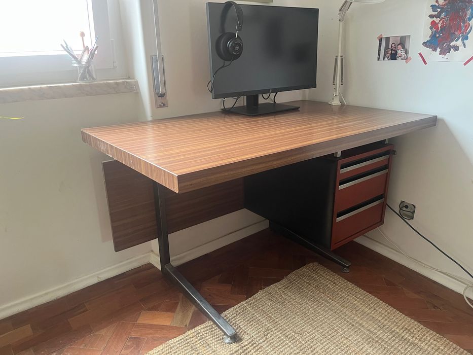 Secretária tipo Daciano da Costa