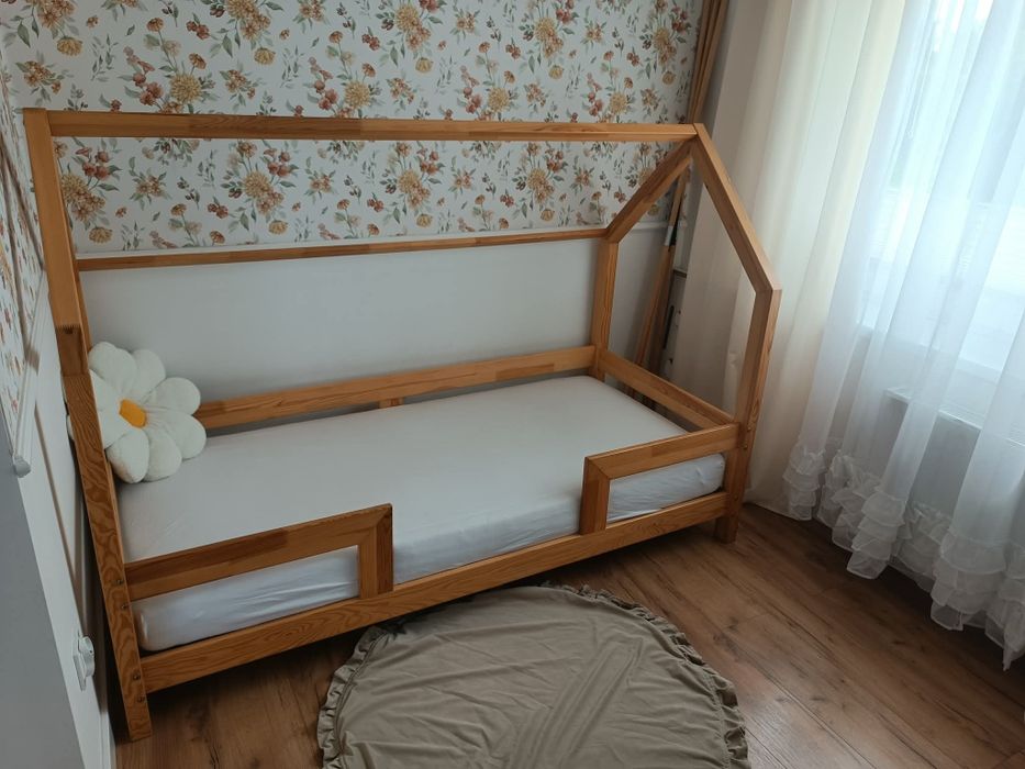 Dziecięce łóżko domek
