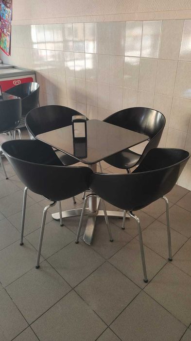 Conjunto de 6 Mesas + 24 Cadeiras – Café/Restaurante