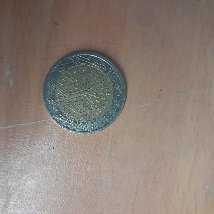 Старовинна монета 2 євро 1991 з деревом