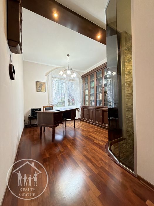 Квартира 175 кв.м. + гараж + закрита територія! Шевченківський гай!