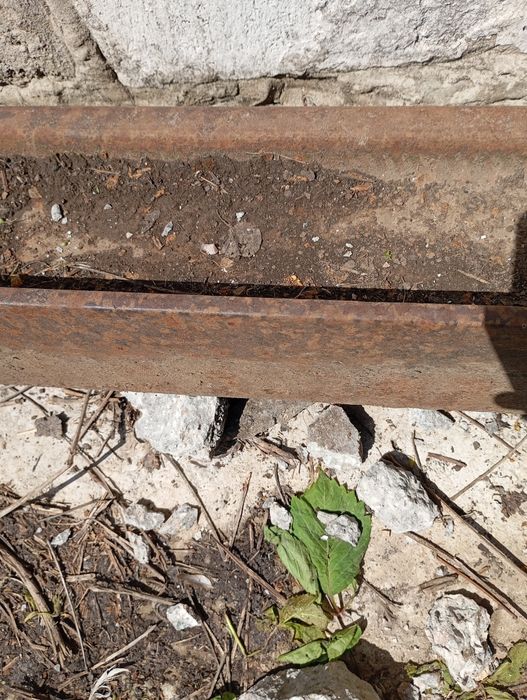 Рельса в хорошем состоянии, длинная