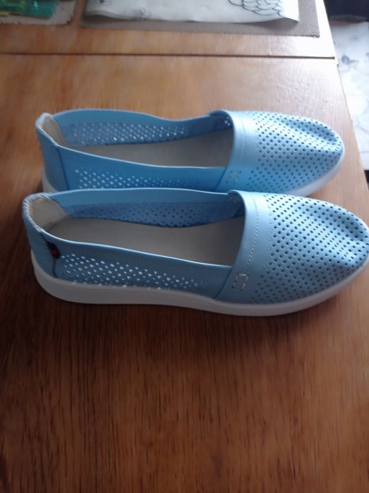 Нові туфлі з перфорацією