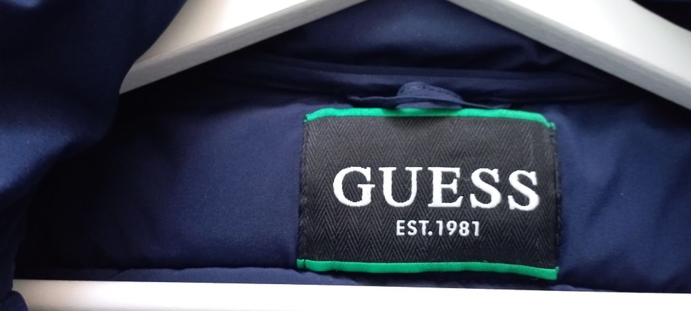 Piękna damska granatowa kurtka jesienna marki Guess xs