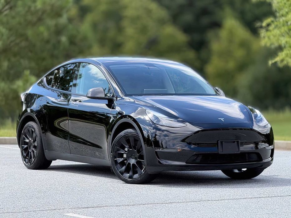 Tesla Model Y Long Range      2023