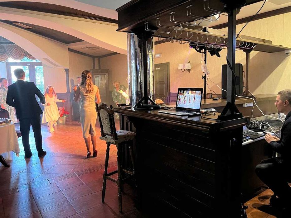 Подобова оренда великого будинку в Києві. НР Вільно, Банкетна зала