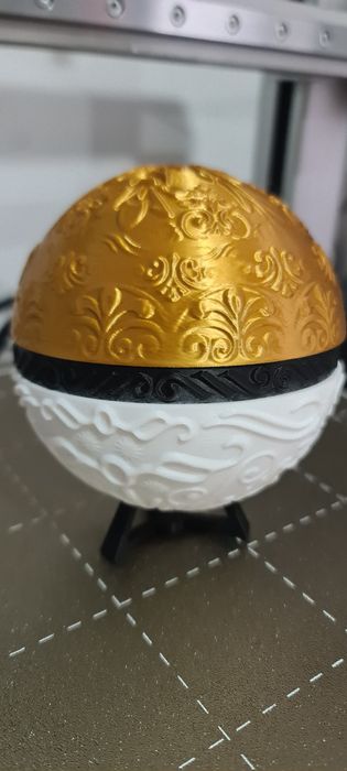 Pokebola Dourada personalizável