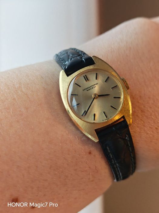 IWC, damski zegarek, złoto 18k.