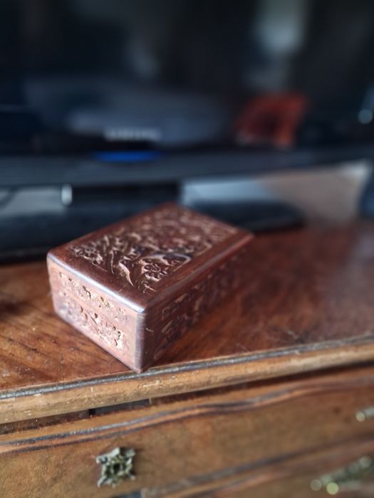 Caixinha de madeira antiga