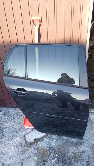 Volkswagen Golf 5 HB drzwi prawe tył LC9Z