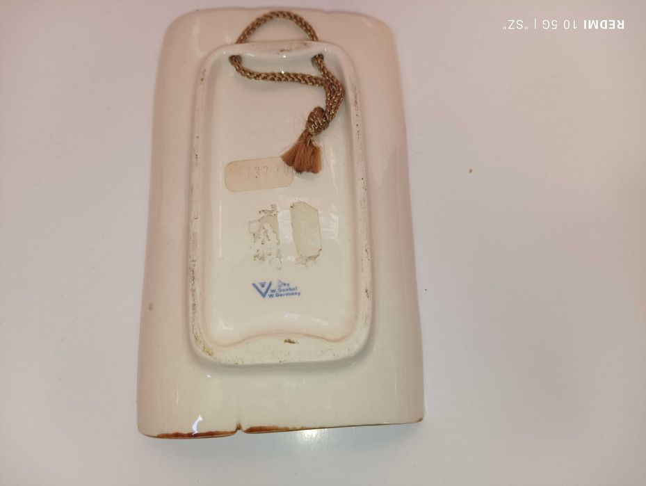 Stara zawieszka - porcelanowa - V. Goebel - W. Germany.