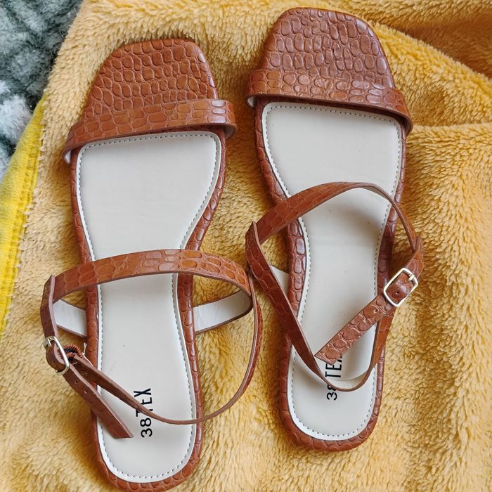 Nowe sandały roz 38